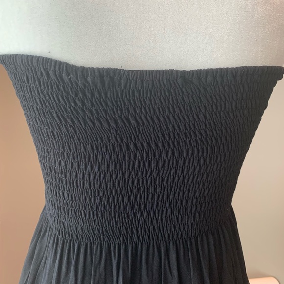 Black strapless smocked flowy top. Size medium. - Picture 7 of 13